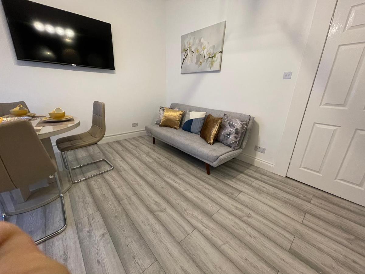 Hla Holytown Apartment
